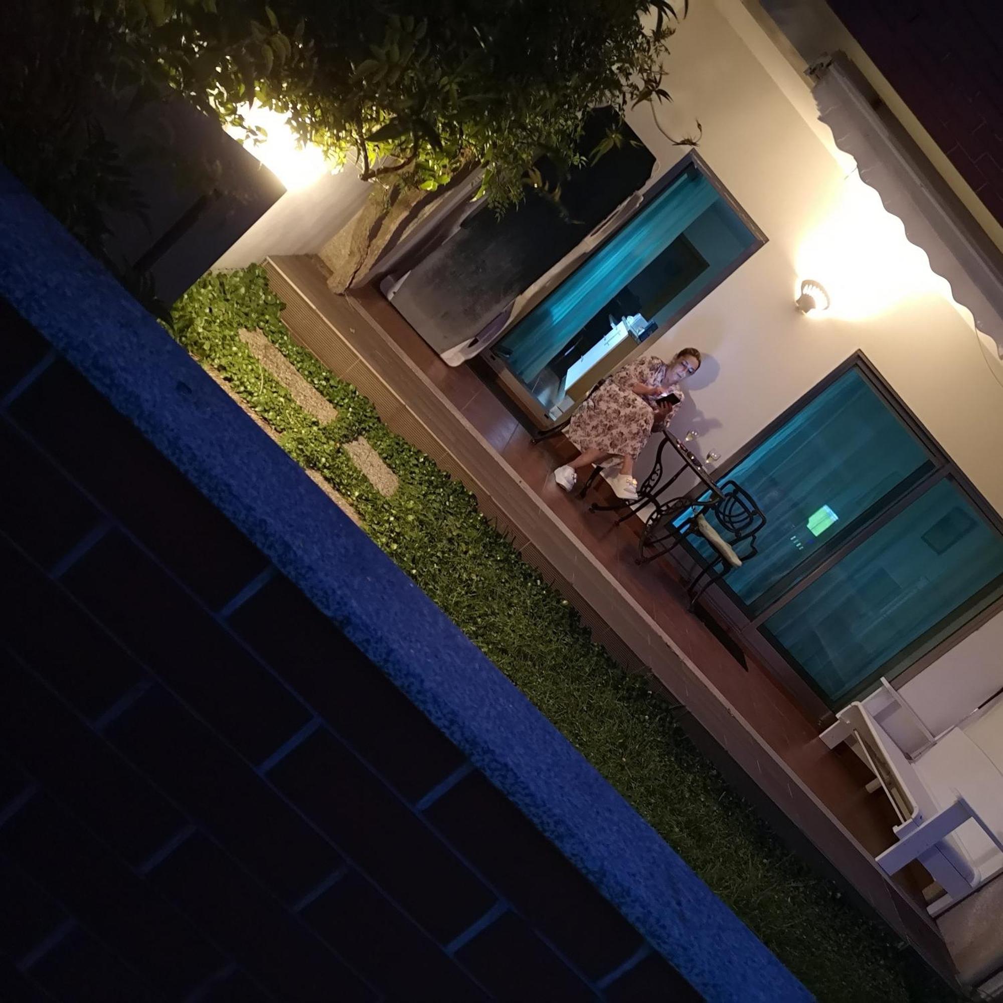 Nibho Apartment إسبونسيندي الغرفة الصورة